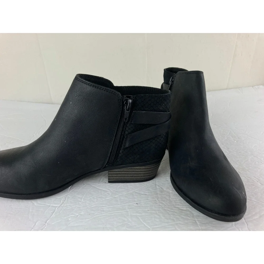 Clarks Ankle Boots Women 8.5 Leather Strap Zip Moto Western Office Comfort